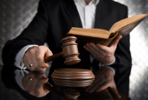 Felmérés: Mekkora büntetést róna ki a polgárok többsége lopás esetén?