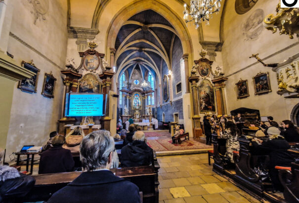 Idősek és fiatalok együtt imádkoztak a betegek világnapján Pozsonyban