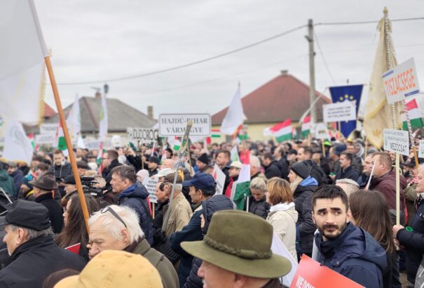 Záhonyban tüntettek a magyar gazdák Brüsszel felelőtlen agrárpolitikája ellen
