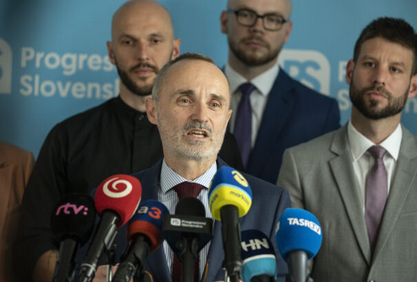 A progresszív Valášek azon rágódik, hogy csúnyákat ír Szlovákiáról a Politico