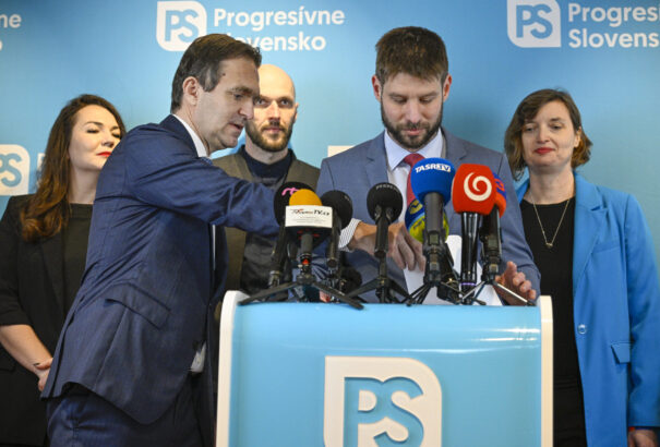A szlovák progresszív ellenzék lassan, de biztos léptekkel halad a magyar ellenzék által kitaposott ösvényen