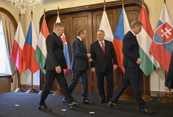 V4 kormányfői csúcs Prágában – Képekkel