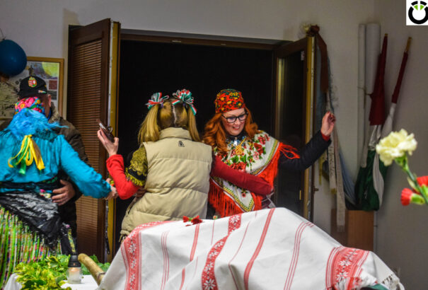 Véget ért a dínom-dánom: legalábbis negyven napig – Bőgőtemetés Bősön, képekkel