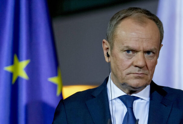 Donald Tusk kikosarazta Zelenszkijt – nem a követelőzése miatt, hanem mert inog a liberális lengyel kormány