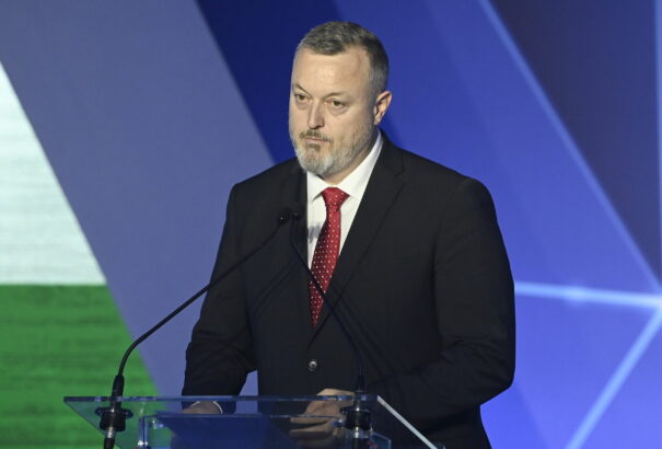 Milan Krajniak kilép a Sme rodinából és távozik a politikából. Publicistaként folytatja