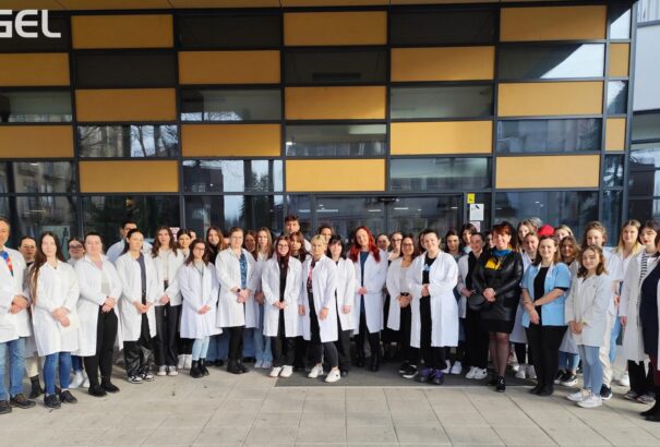 Az AGEL komáromi kórházában tettek látogatást a dunaszerdahelyi Egészségügyi Középiskola diákjai