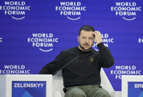 Zaluzsnij leváltásával hatalmasat esett Zelenszkij támogatottsága