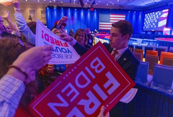 Dél-Karolinában folytatódik a republikánus előválasztás. Trumpot keményen támadják