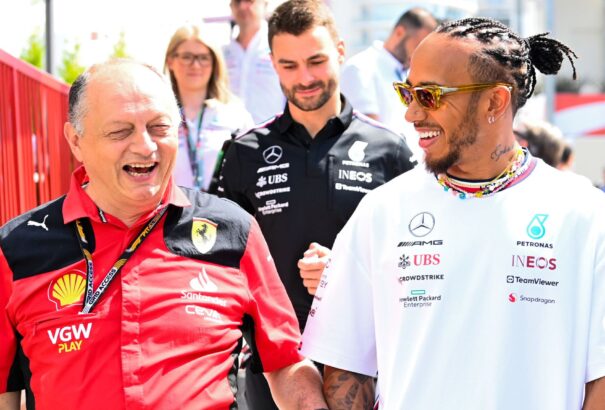Hamilton a saját szülei előtt is titkolta, hogy a Ferrarihoz igazol