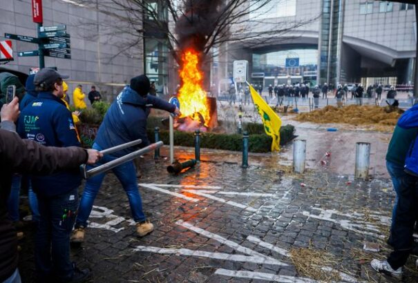 Belga gazdák rendőrökkel csaptak össze Brüsszelben