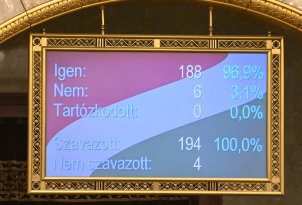 „Történelmi nap”: ratifikálta Svédország NATO-csatlakozását a magyar parlament