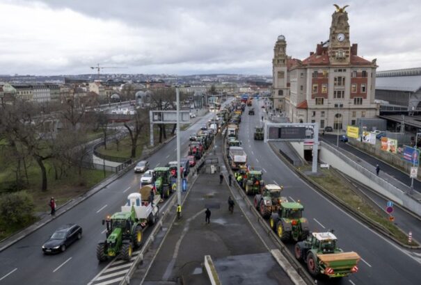 Óriási gazdatüntetés kezdődött Prágában