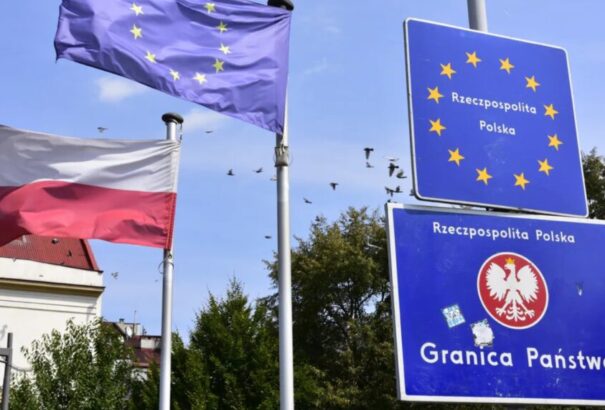 Lengyelország megszünteti az ideiglenes ellenőrzéseket a szlovák határon