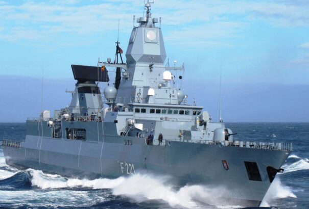 Nem a húszik, hanem az amerikaiak egyik drónjára tüzelt a német „Hessen” fregatt