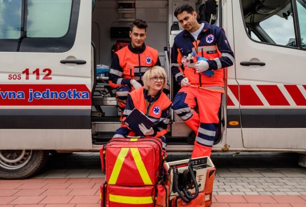 Van dolguk a mentősöknek is az elnökválasztás napján