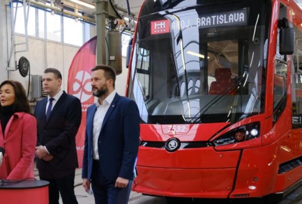 Megérkeztek a Pozsonyi Közlekedési Vállalat legújabb villamosai