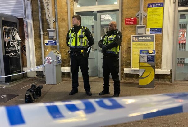 Késes támadás ért Londonban egy iráni ellenzéki újságírót