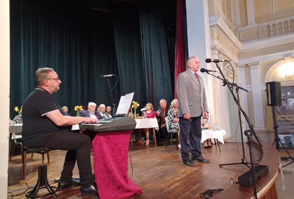 Szeressük egymást gyerekek – hatalmas közönségsikert aratott a Gaudium vegyeskar slágermúzeuma