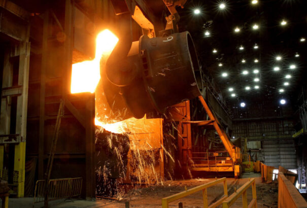 Meghiúsul a kassai vasmű eladása? Az előnyökkel is járó ügylet belebukhat az amerikai elnökválasztási kampányba