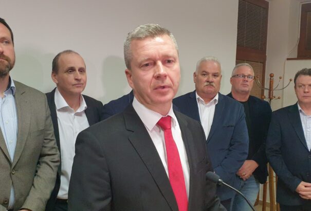 Körkép.sk exkluzív: Forró nem mondott igazat. Az EP-választások közelsége mentette csak meg a lemondástól