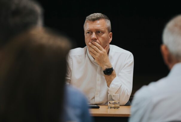 Pellegrini vagy Korčok? A Magyar Szövetség már alibit keres Korčok javára, Gyimesit „kisakkozták” az elnökségi ülésről