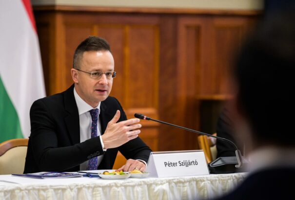 Szijjártó: Francia vezetéssel a direkt világháborús veszély szítása zajlik