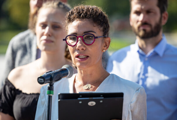 Nicholsonová távozik a politikából: „Elűztek az agresszív emberek”