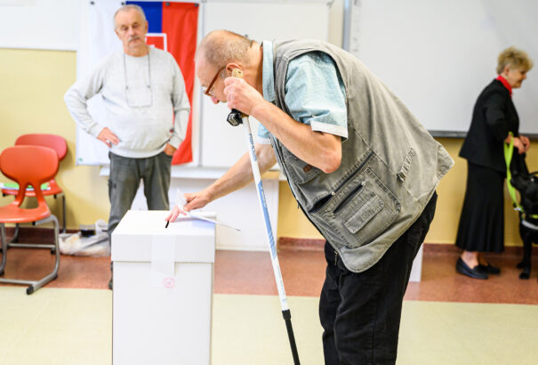 Államfőválasztás: A pénteki nap folyamán még lehet választói igazolványt kérni