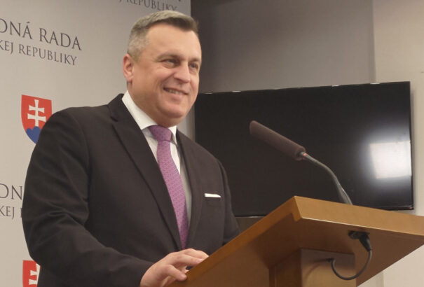 Az SNS javasolja a 13. és 14. fizetés adó- és járulékmentesítését