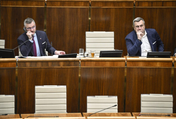 A legtöbben nem erre számítottak: az SNS beállt Pellegrini mögé