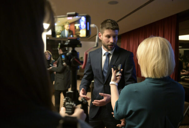 A liberálisok már dörzsölik a markukat, bíznak benne, hogy a 2. fordulóban is sokan mennek szavazni