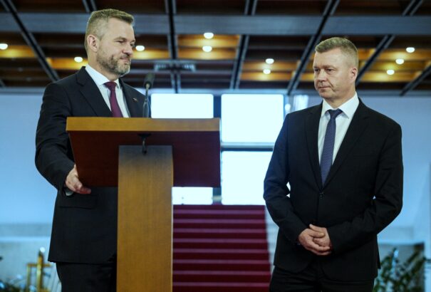 Miért ilyen nehéz ez a választási dilemma, és miért billen mégis Pellegrini javára a mérleg nyelve?