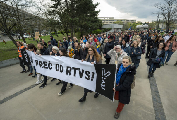 Tüntetést szerveztek szerdán Pozsonyban az RTVS támogatására