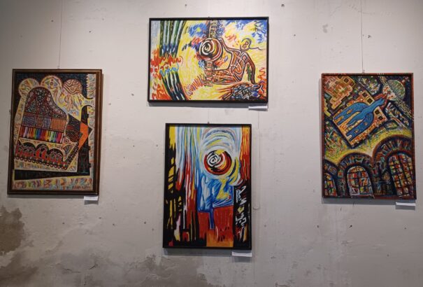 Az ősmagyar emlékezetet hívják elő Bészabó András képei a komáromi Limes Galériában