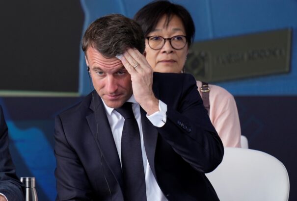 Le Monde: Macron ígéretei Ukrajna támogatására súlyos politika fejfájást okoznak