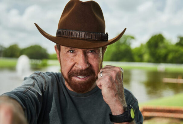 84. születésnapját ünnepli Chuck Norris, aki elszámolt a végtelenig. Kétszer