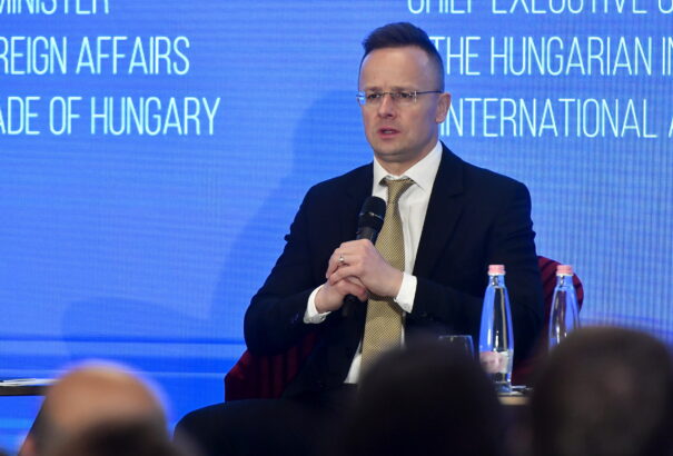 Szijjártó Péter: élesen reagált a lengyel külügyi államtitkár a tegnapi tusnádfürdői beszédre