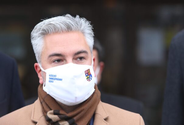 Jogi tanácsadásra kiírt tender miatt emeltek vádat a kassai megyeelnök ellen