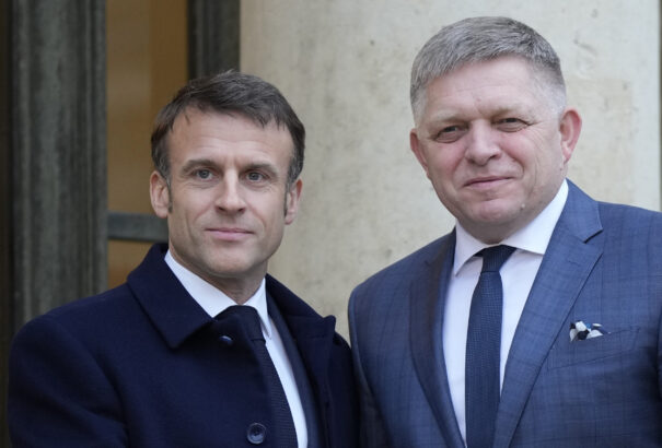 A cseh kormány döntése Macron bosszúja, amiért Fico nyilvánosságra hozta a Nyugat terveit