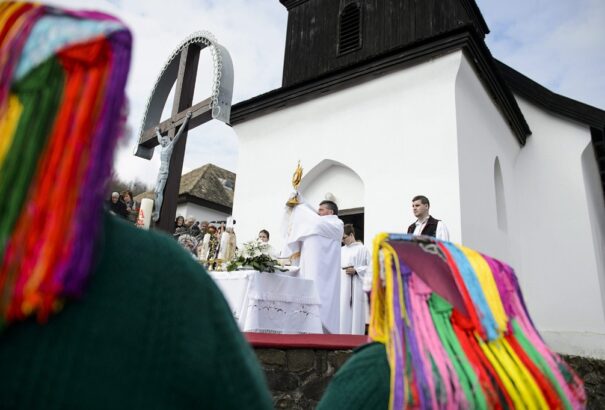 Élő műsorfolyam és miseközvetítések húsvétkor a közmédia csatornáin
