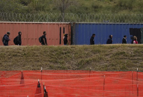 Itt a fordulat: Életbe léphet a texasi migrációs törvény