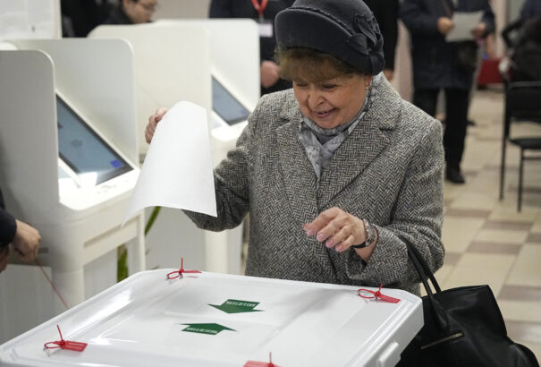 Az orosz szavazók 40 százaléka adta le voksát a háromnapos elnökválasztás félidejére