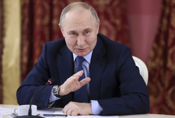 Putyin: Nem támadunk meg egyetlen NATO-tagállamot sem