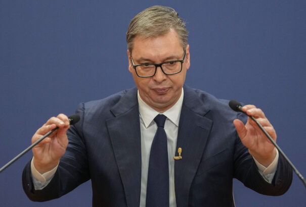 Szerb elnök: óriási külföldi nyomás nehezedik Belgrádra