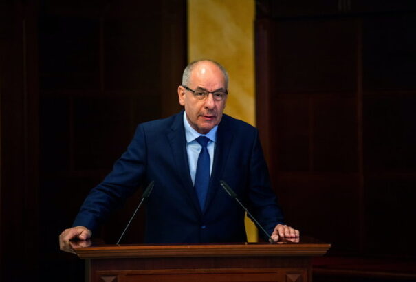 Élőben közvetíti a köztársasági elnök beiktatását a közmédia