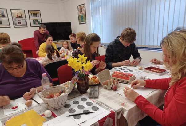 A hagyományos tojásírás rejtelmeibe vezetett be a Villa Camarum húsvétváró foglalkozása