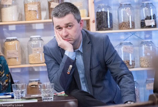 Mózes Szabolcs minden lehetséges fórumon Forrót támadja, bár maga is beismeri, hogy az elnökség többsége is Pellegrinit támogatná