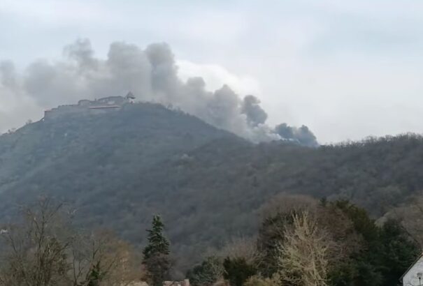 Tűz ütött ki a visegrádi Hotel Silvanusban, a szállodát kiürítették