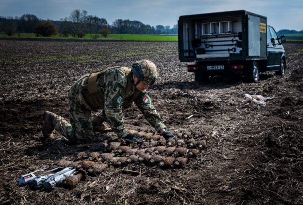 Negyedtonna világháborús lőszert találtak egy szántóföldön Komárom-Esztergom megyében