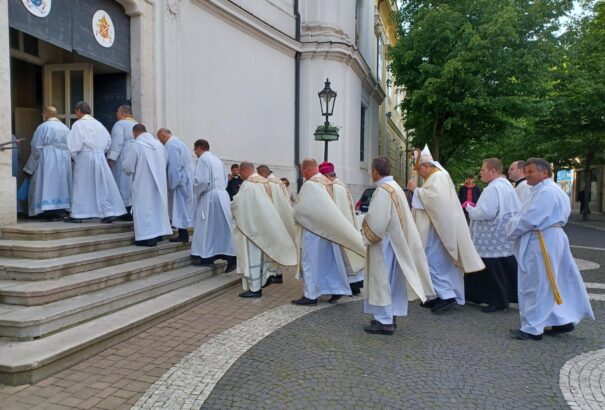 Jó Pásztor vasárnapján XXXV. alkalommal tartották meg a Komáromi Imanapot
